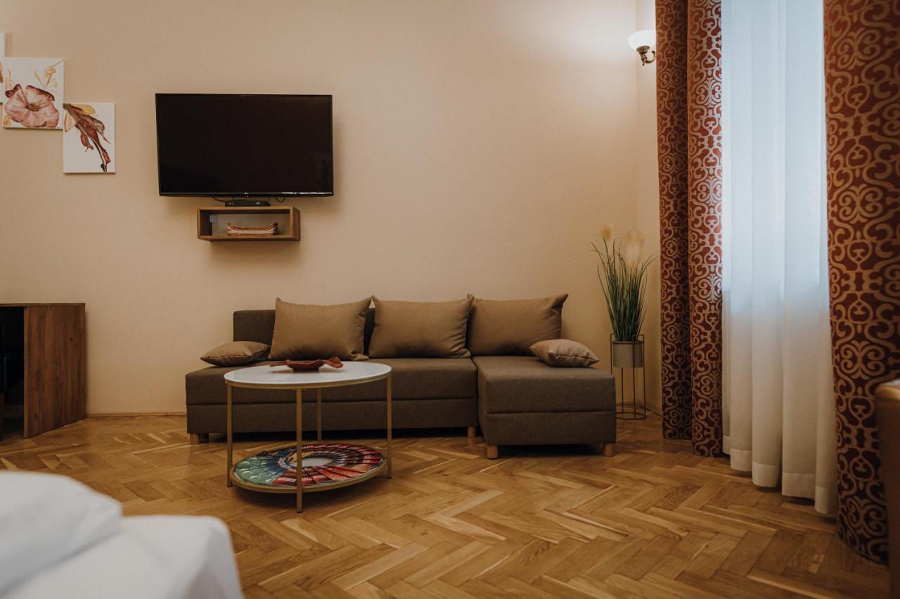 Dozsa Apartman Сегед Екстер'єр фото